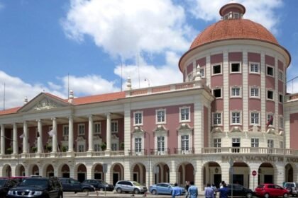 Edifício-sede do Banco Nacional de Angola, na Marginal de Luanda