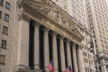 Fachada da Bolsa de Valores de Nova Iorque (NYSE)