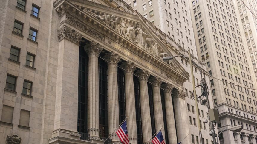 Fachada da Bolsa de Valores de Nova Iorque (NYSE)